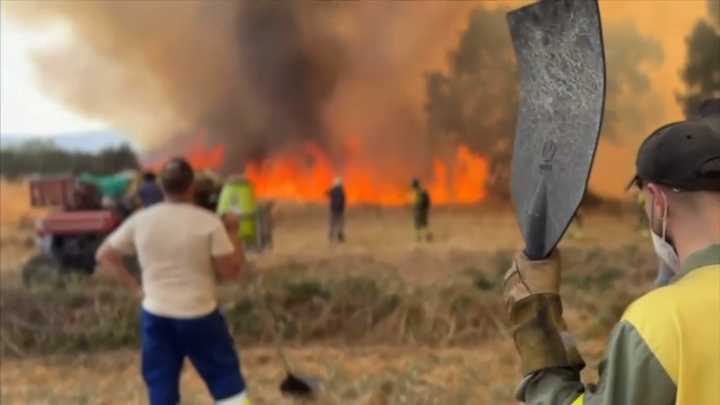 Spain deploys 500 more troops to battle wildfires during extended heatwave