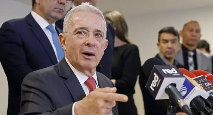 La Justicia de Colombia ordena la libertad inmediata del expresidente Álvaro Uribe