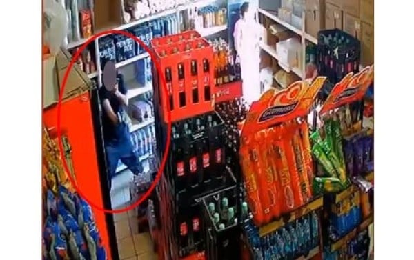 Video: Dispararon adolescentes en tienda asaltada