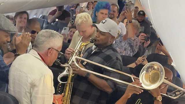 WATCH: Jazz saxophonist turns flight delay into viral jam session