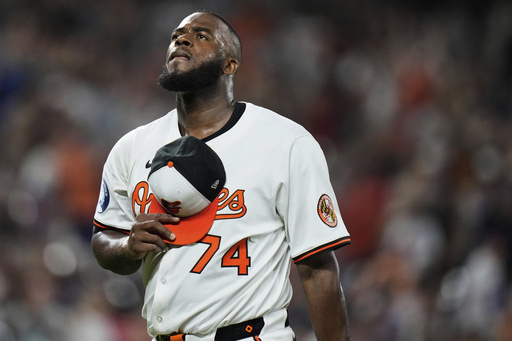 Félix Bautista de los Orioles enfrenta larga recuperación tras cirugía de manguito rotador y labrum