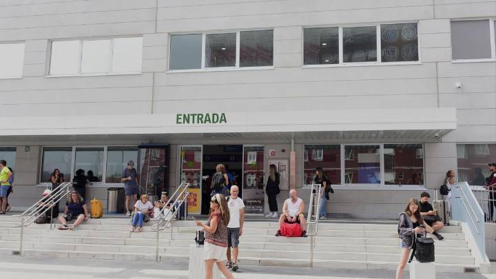 Continúa cortado el tráfico ferroviario entre Galicia y Madrid por los incendios de Ourense