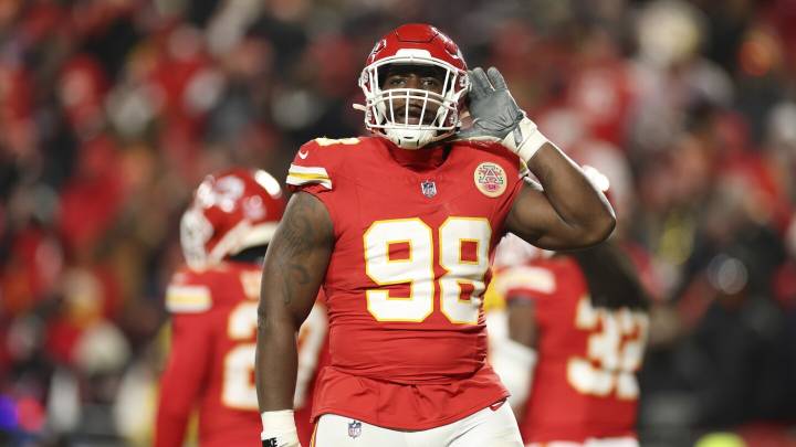 Chiefs place DE Janarius Robinson, S Deon Bush on injured reserve