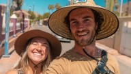 Una pareja de influencers muere en un trágico accidente en todoterreno