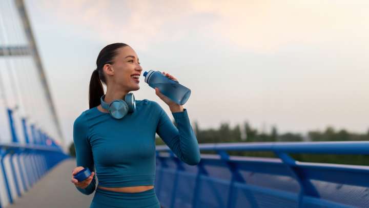 Here's The Best Type Of Ice To Use In Your Water Bottle