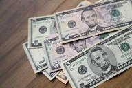 Las 5 señales en tus billetes de $5 que podrían valer una fortuna