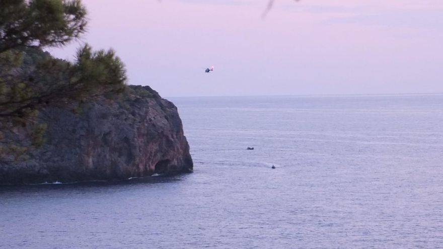 FOTOS | Una avioneta se precipita al mar en el Port de Sóller