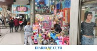 Escaso movimiento en el microcentro sanjuanino en la víspera del Día del Niño