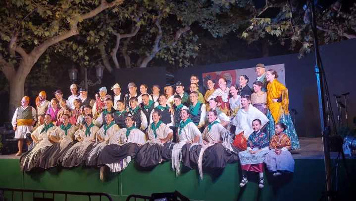 Elenco 30 años, una deliciosa obra maestra convertida en oración a San Lorenzo por la senda de la jota