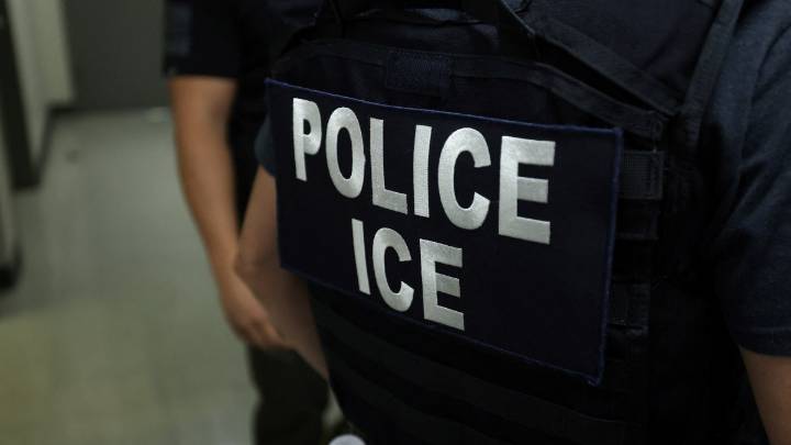 Cómo ICE capacita a agentes y refuerza su presencia en EEUU