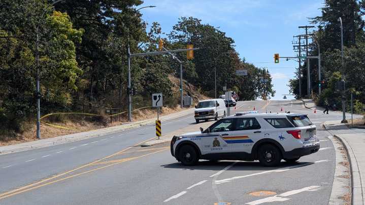 Pedestrian hit in Esquimalt dies of their injuries: West Shore RCMP