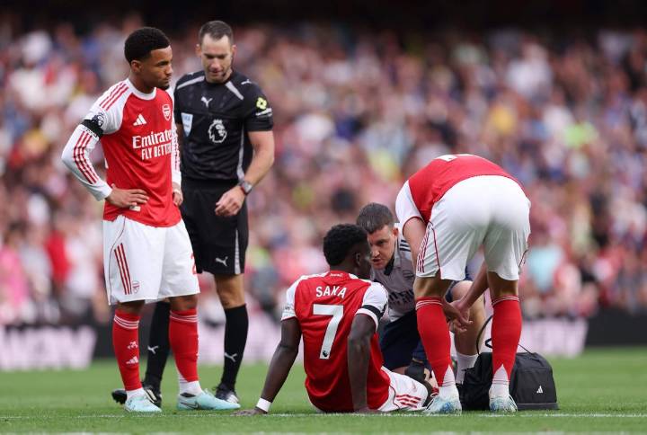 Arsenal's Bukayo Saka out 'for a few weeks' but does not require surgery