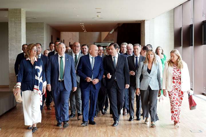 Mañueco señala que su prioridad fue “proteger, por encima de todo, a las personas” y dice a los damnificados: “Ni están solos ni les vamos a dejar solos”