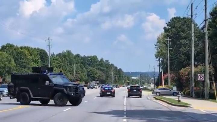 Cobb County SWAT responds to Mableton apartments