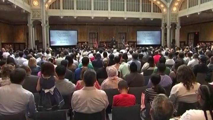 USCIS endurece requisitos para convertirse en ciudadano