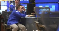 Wall Street clocks another winning week