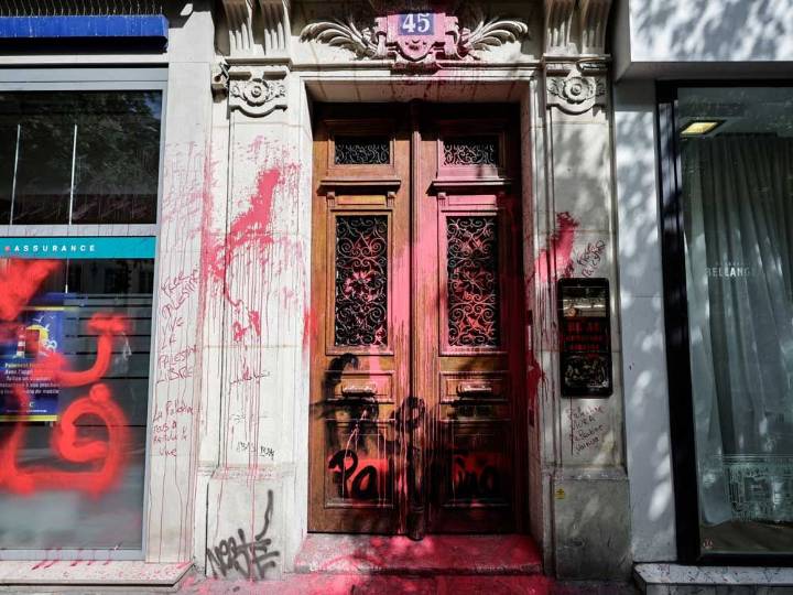 The Paris office of Israeli airline El Al is vandalized with graffiti
