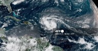 Huracán Erin sube a categoría 4 mientras avanza hacia el Caribe