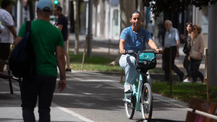 La expansión del Bizi se afianza con 21.000 viajes al día: "Antes iba en bus y ahora lo uso"