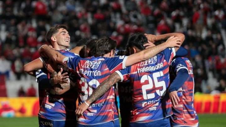 Unión rompió la maldición de visitante con una arrolladora actuación en Córdoba