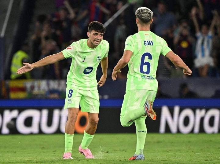 Barcelona stage comeback to beat Levante 3-2 in Marcus Rashford's first start