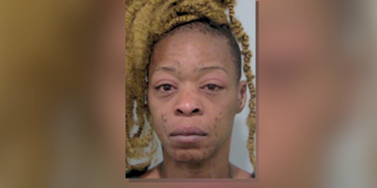 Woman attacks sleeping victim with hammer, Lake City officers say