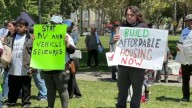 Familias habitantes del Columbus Park protestan ante desalojo en San José