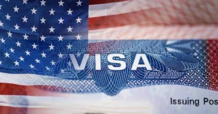EE.UU. paraliza la emisión de visas de trabajo para conductores de camiones comerciales