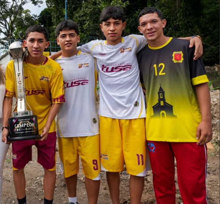 CAMPEONES NACIONALES EN FILADELFIA CALDAS -