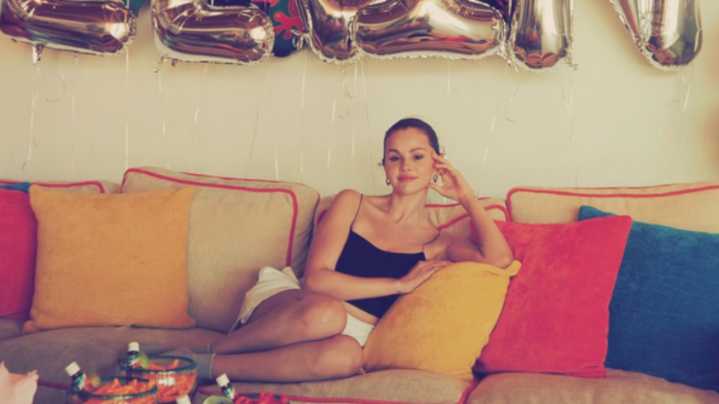 Selena Gomez disfruta su despedida de soltera en México con mariachis y máscaras de Benny Blanco