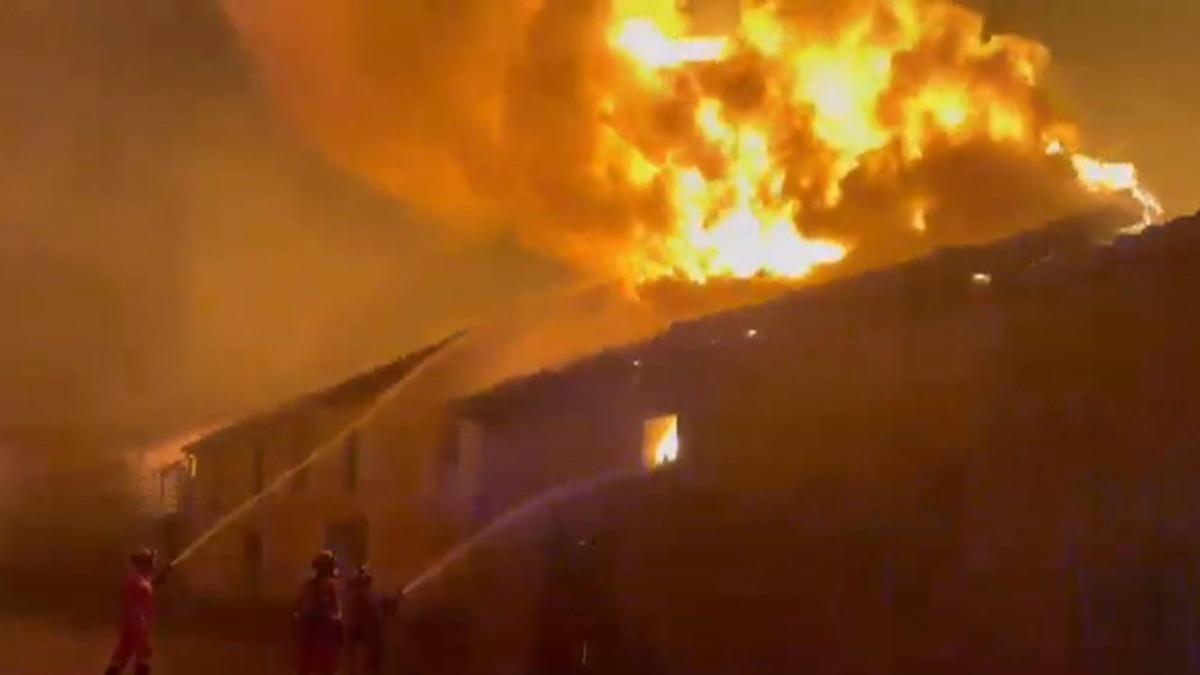 Última hora sobre los incendios forestales en España, en directo | Controlado el incendio de Aroche, en Huelva