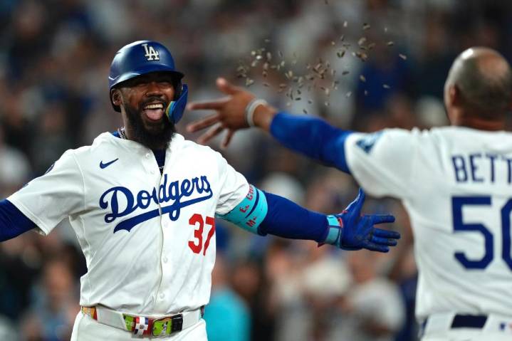 Elevado de sacrificio de Betts y jonrón de Hernández dan triunfo a Dodgers sobre Padres