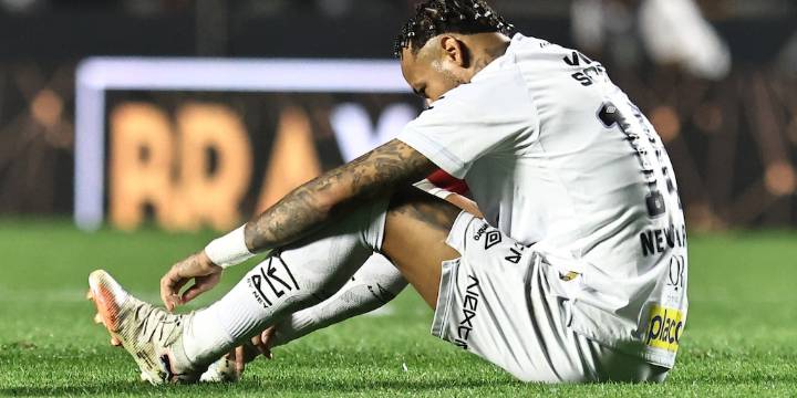 El Santos perdió 6-0 contra Vasco y quedó al borde del descenso: la desgarradora reacción de Neymar y la original protesta del público