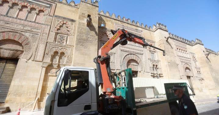 El Cabildo asumirá la restauración de la Mezquita tras el incendio con su propio "fondo de contingencia"