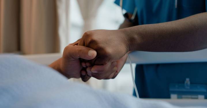 Hospice nurse claims most dying people see same vision in final days