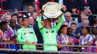 El Crystal Palace gana la Community Shield al Liverpool y su portero se gasta más de 1.000 euros invitando a sus aficionados en un bar