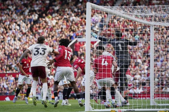 Amorim unhappy that 'clear' foul went unpunished for Arsenal's winning goal against Man United