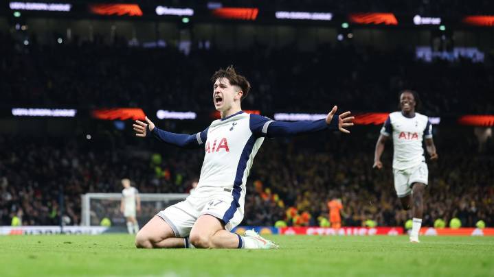 Tottenham teenager Mikey Moore signs new 'long