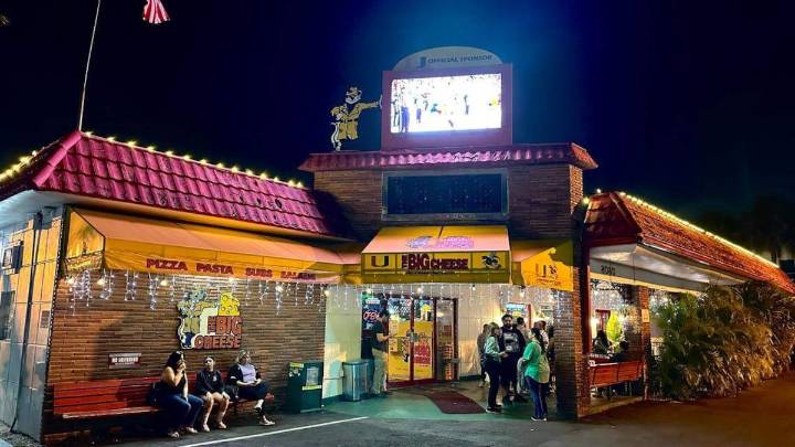 ‘Prices are just too high’: Florida newspaper asks people why they’re not dining out