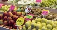 La razón detrás de que un frutero venda más productos de Marruecos que de España
