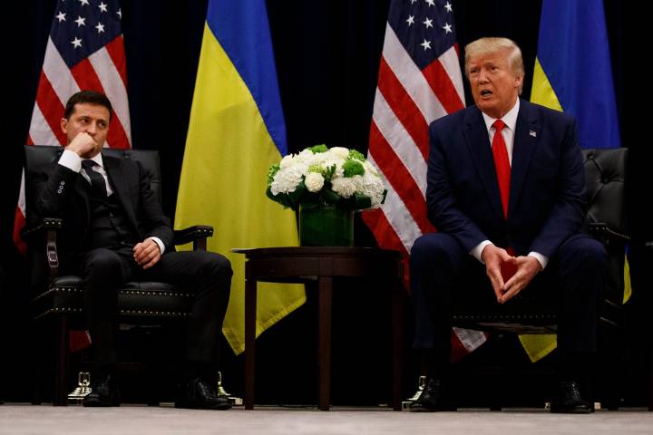 Trump analiza invitar a Zelenski a su encuentro con Putin en Alaska, según medios