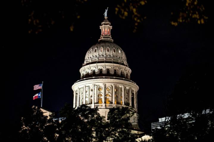 Texas Senate passes redrawn congressional map favoring GOP, sends to governor