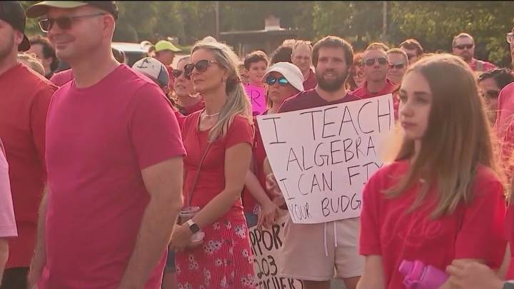 Naperville teachers warn of strike as contract talks drag on