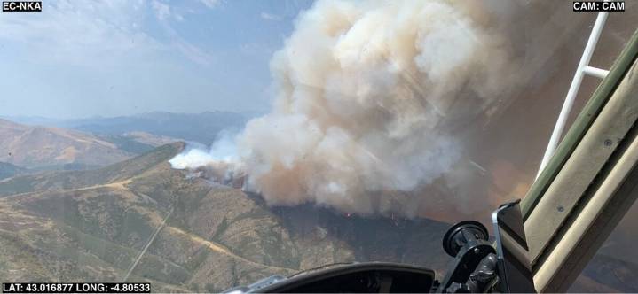 Aragón envía refuerzos para combatir el incendio de Barniedo de la Reina (León)