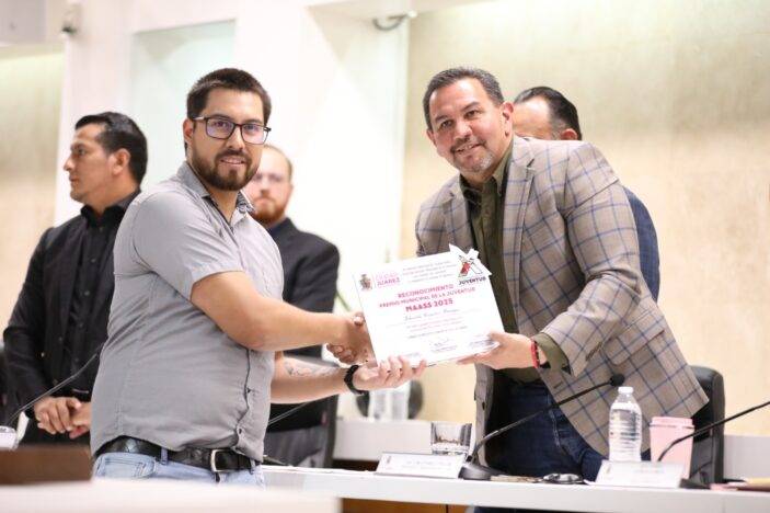Reconocen a jóvenes juarenses con el Premio Municipal de la Juventud