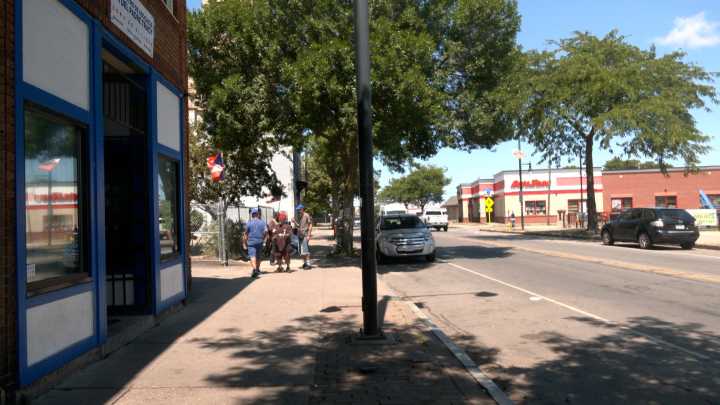 Neighbors react to city’s order for businesses to close early