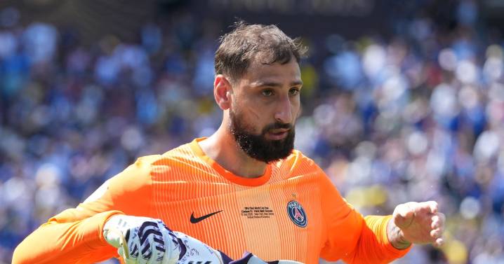 Manchester United receive major Gianluigi Donnarumma update as three transfer options emerge