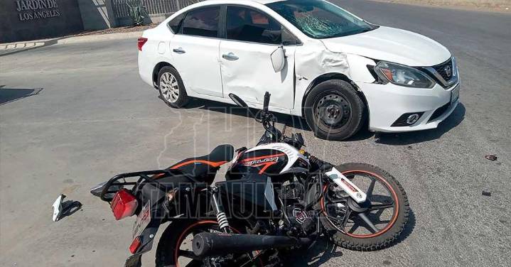 Adolescente en motocicleta choca en carretera de Nuevo Laredo