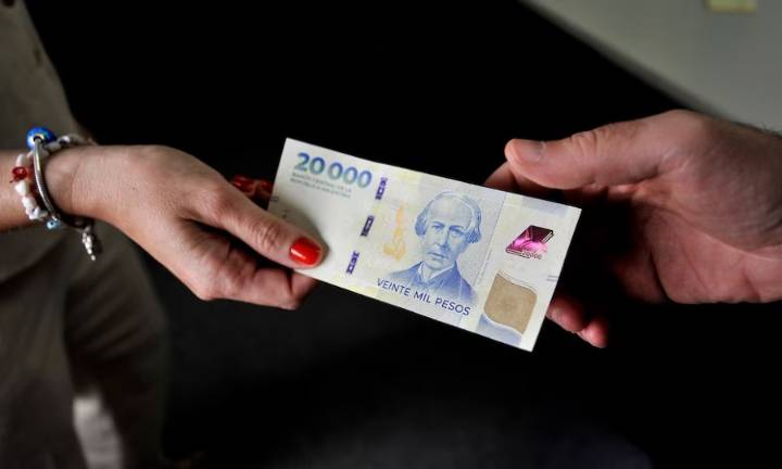 Las tasas de los plazos fijos no paran de subir y ya hay entidades que pagan 55%: todos los detalles, banco por banco