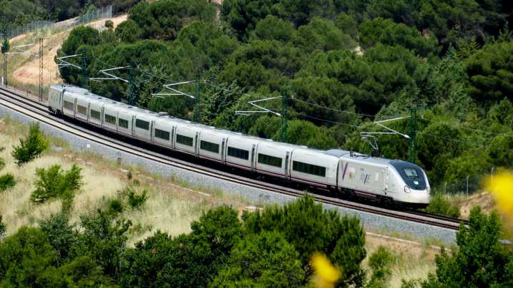 Un incendio en la provincia de Ourense interrumpe los trenes de alta velocidad entre Madrid y Galicia
